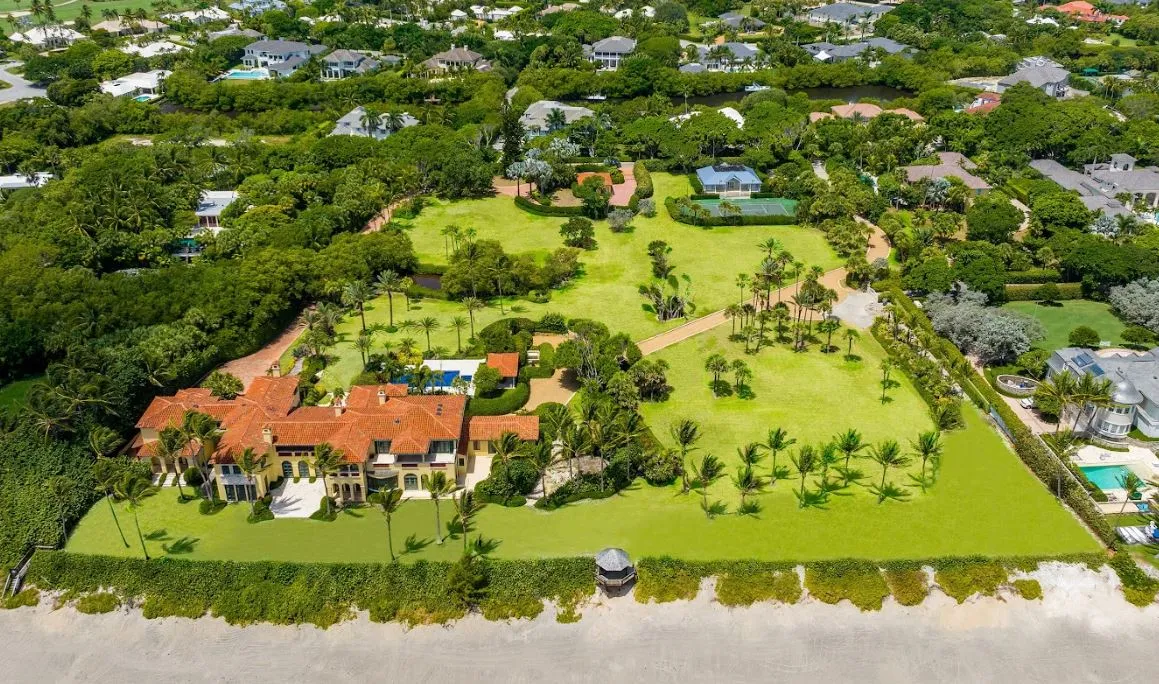 Billionaire Larry Ellison Lists $145 Million Estate in North Palm Beach -  Bloomberg, image size:1159x684