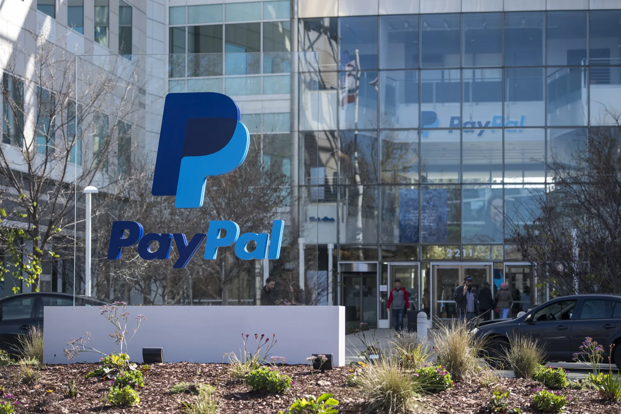 PayPal Applies to Become a Bank as US Loosens Regulatory Reins - Bloomberg