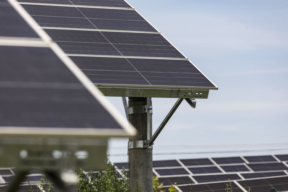 Chinese Solar Maker Says US May Be Too Pricey for Expansion