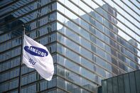 Samsung Electronics Headquarters and Stores Ahead of Pre-earnings Guidance