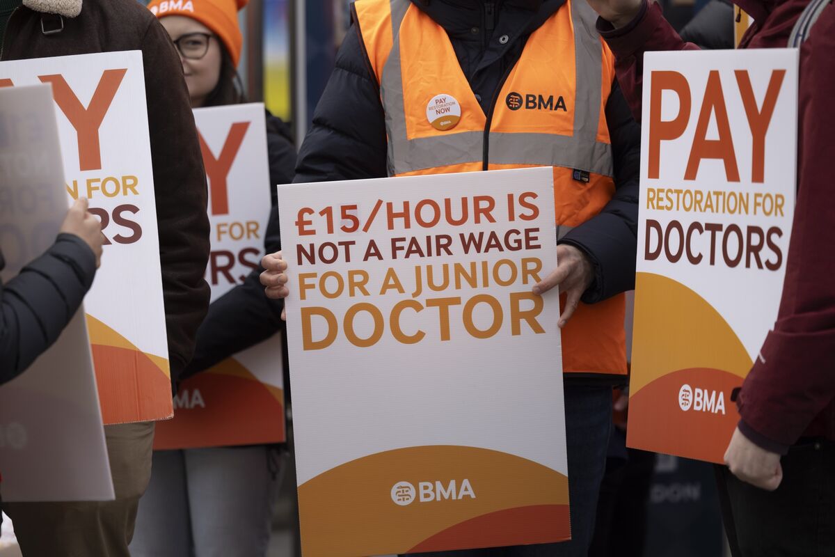 UK Junior Doctors Plan to Strike Ahead of General Election