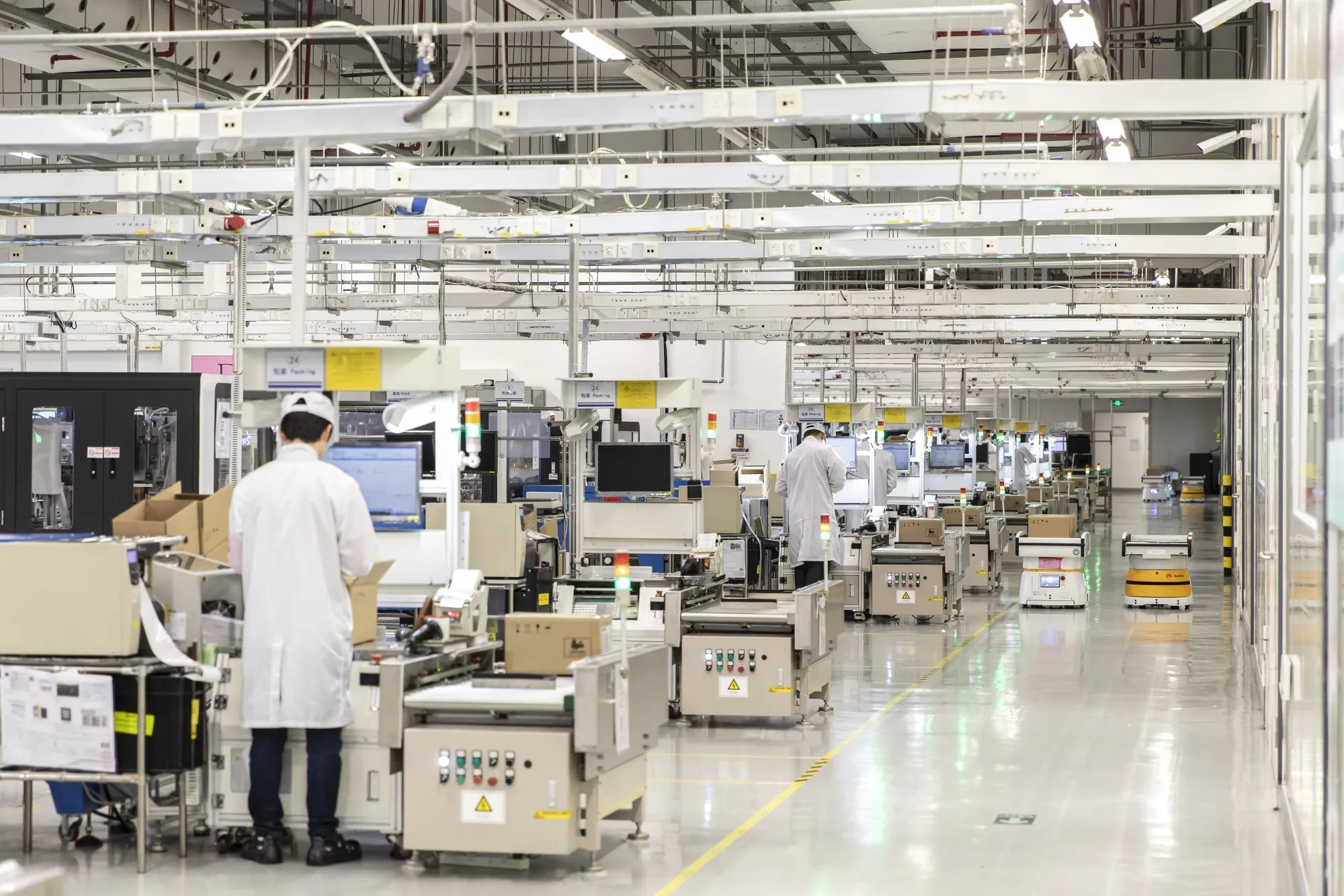 Employees work on the assembly line of a Huawei Technologies Co. mobile phone plant in Dongguan, China, on&nbsp;Jan.&nbsp;15.