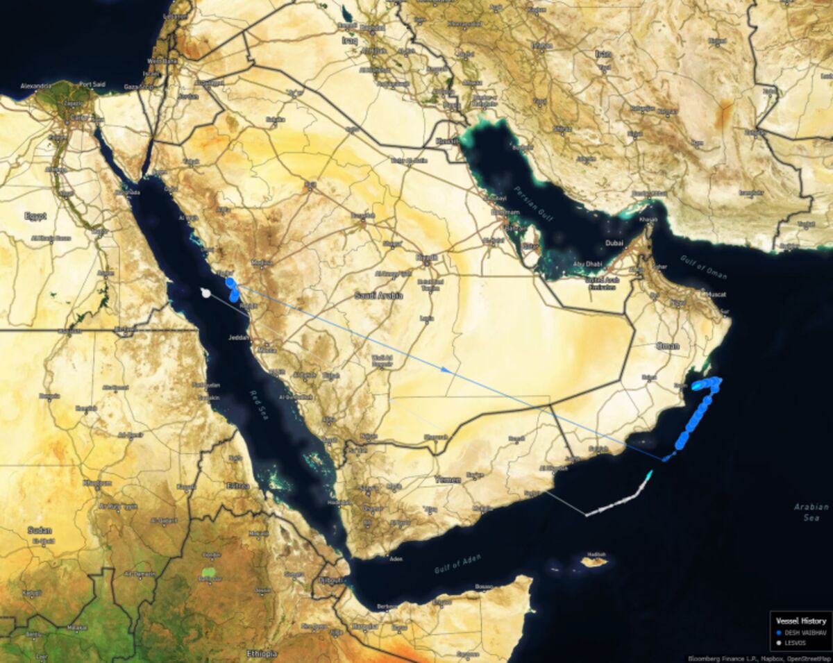 Saudi’s Yanbu Port Bustles as More Tankers Cross Chokepoint Dark