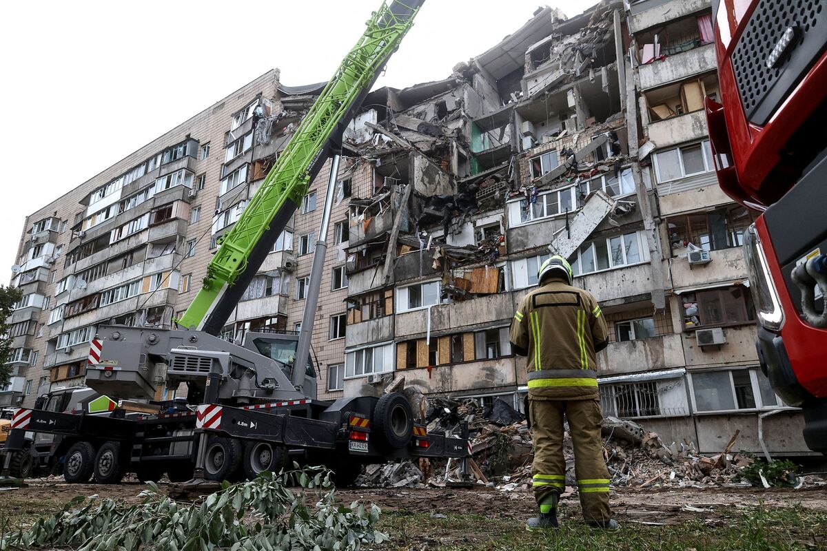 Russian Strikes Kill 11 in Kyiv on the Eve of NATO Summit