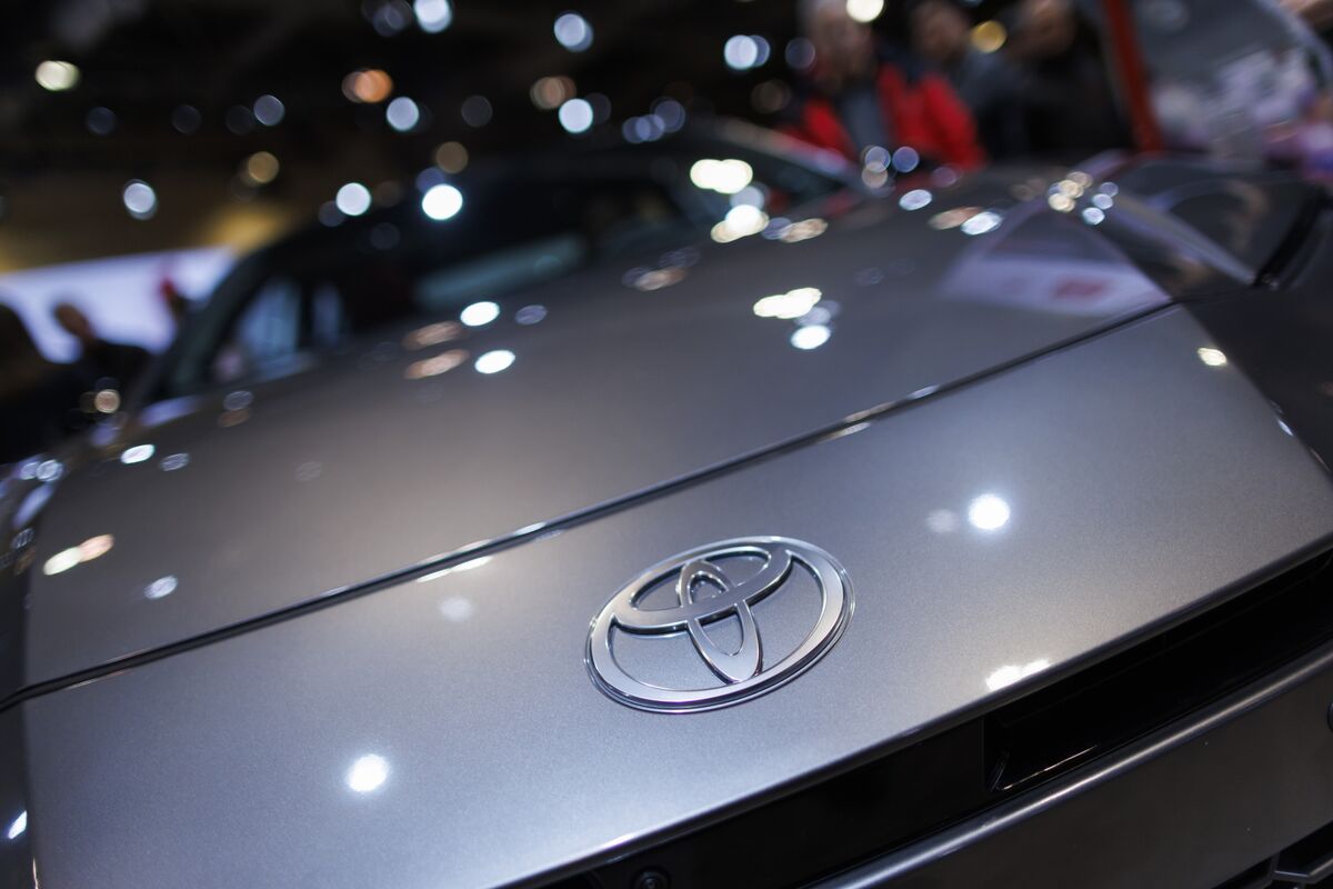 Toyota Aids LG Plant After GM Sells Stake