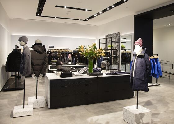 Canada Goose Stokes Investor Alarm With Shift in Business Model
