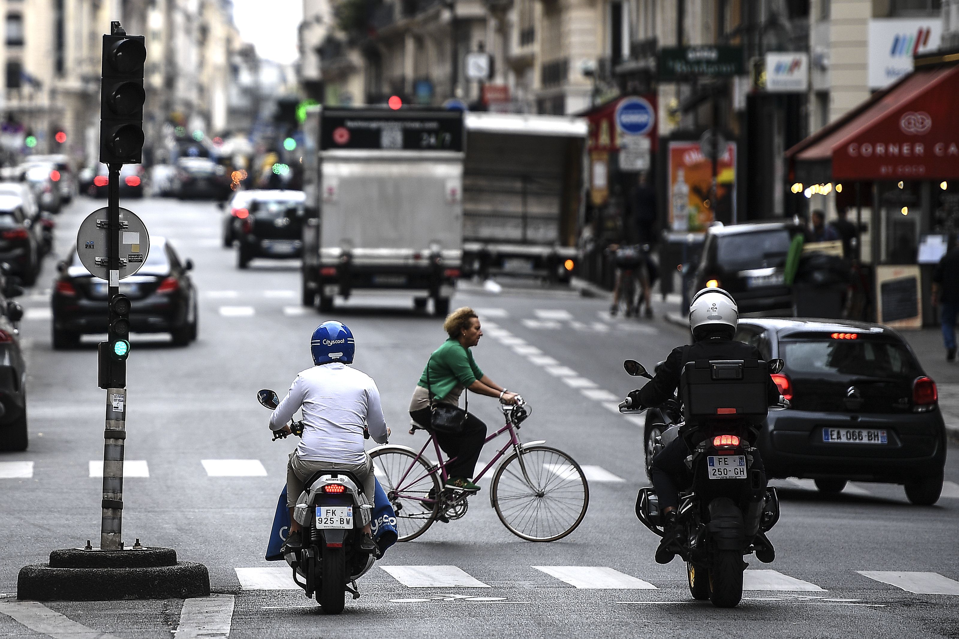 How Paris Is Waging A War On Noise Pollution Bloomberg