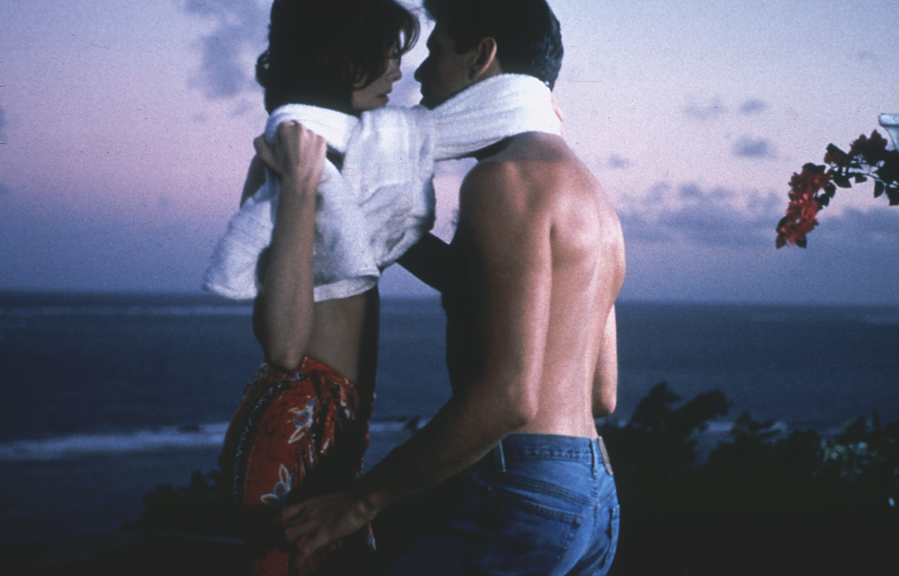 "Thomas Crown Affair" Rene Russo, Pierce Brosnan 1999 Source: Alamy