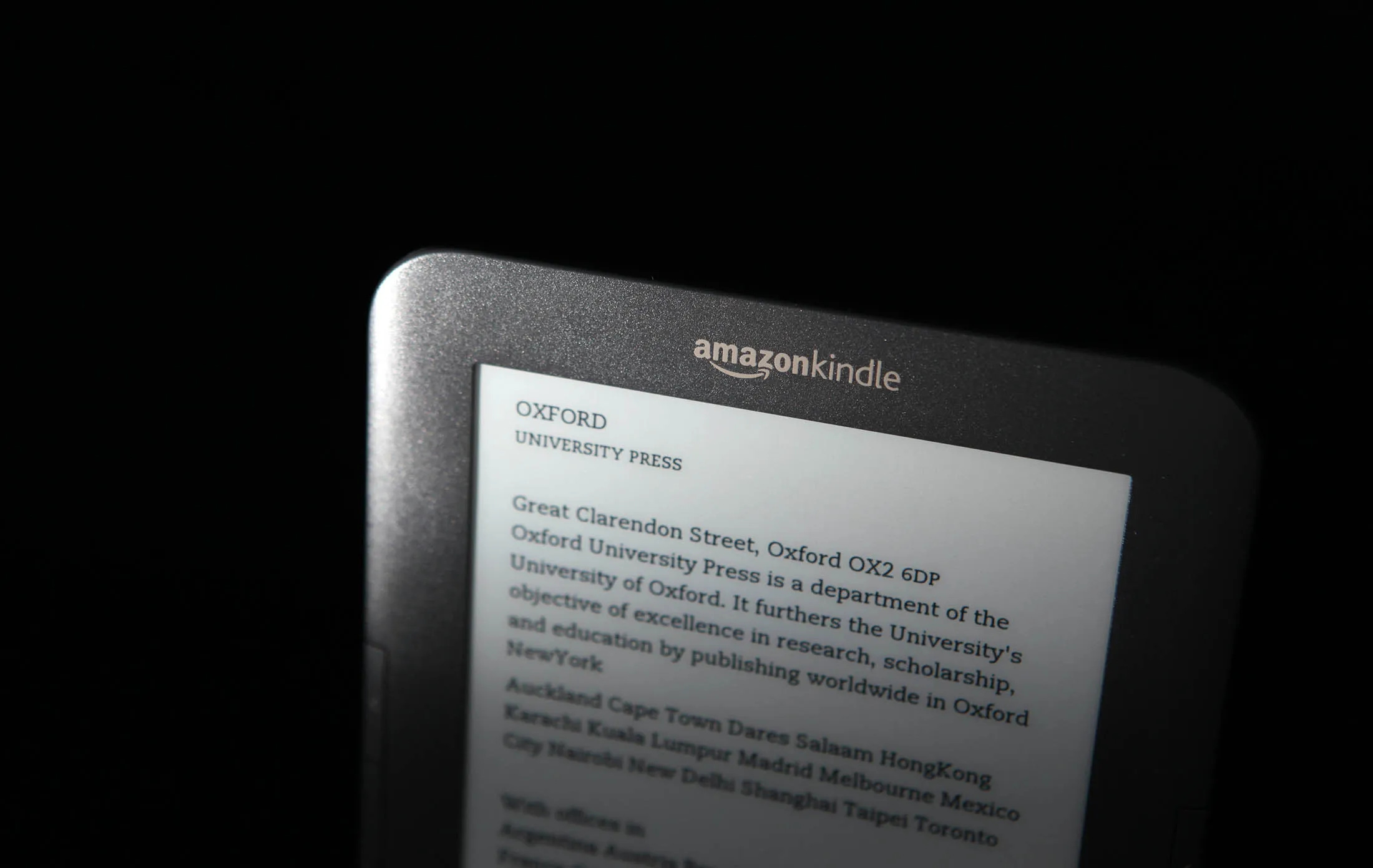 1475560954_amazon kindle 1
