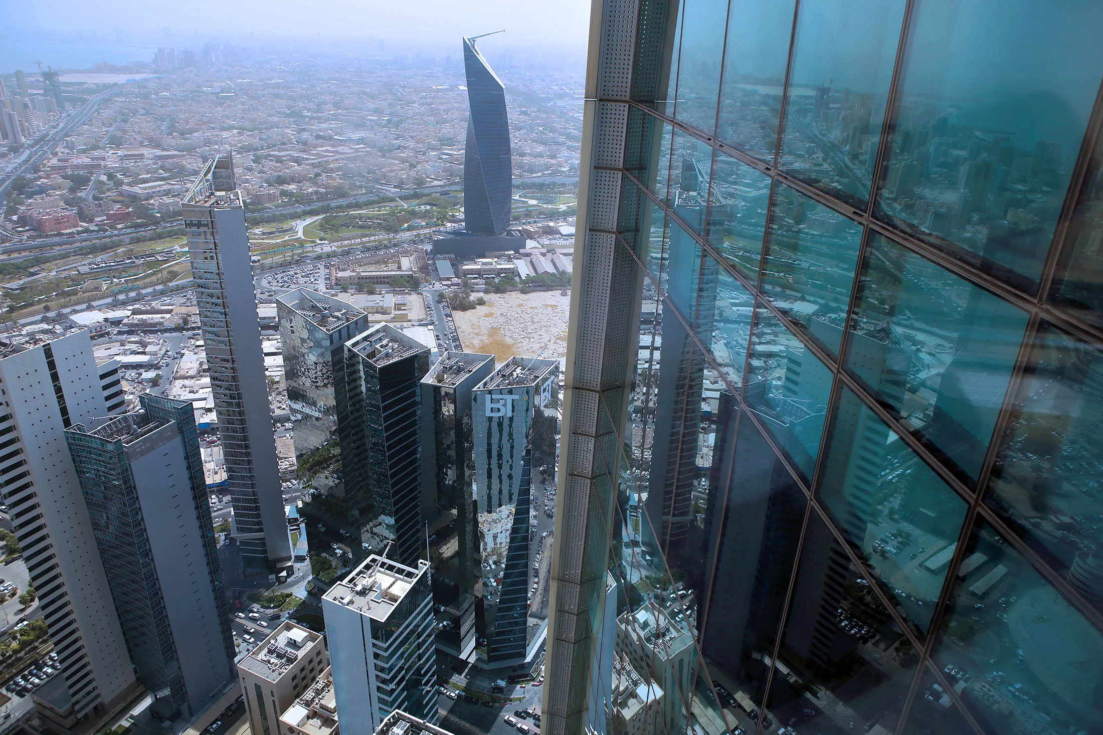 KUWAIT-SKYLINE-ARCHITECTURE