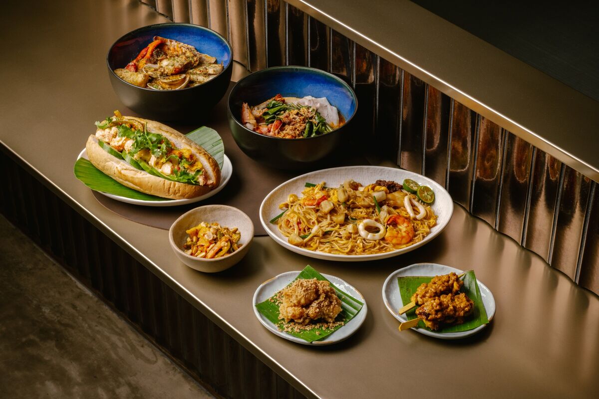 Uncle Quek Elevates Singapore's Hawker Classics for Hong Kong Diners