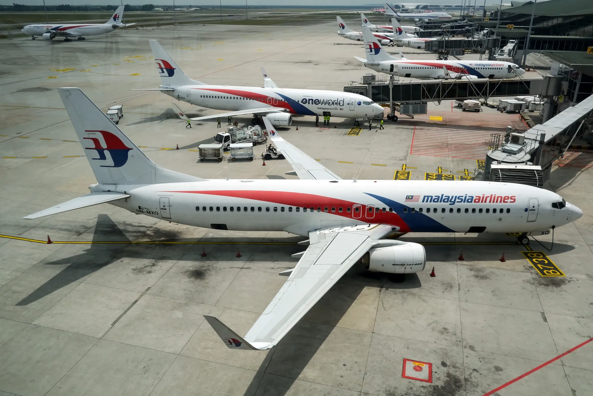 Mahathir Is Weighing Shutdown or Sale of Malaysia Airlines