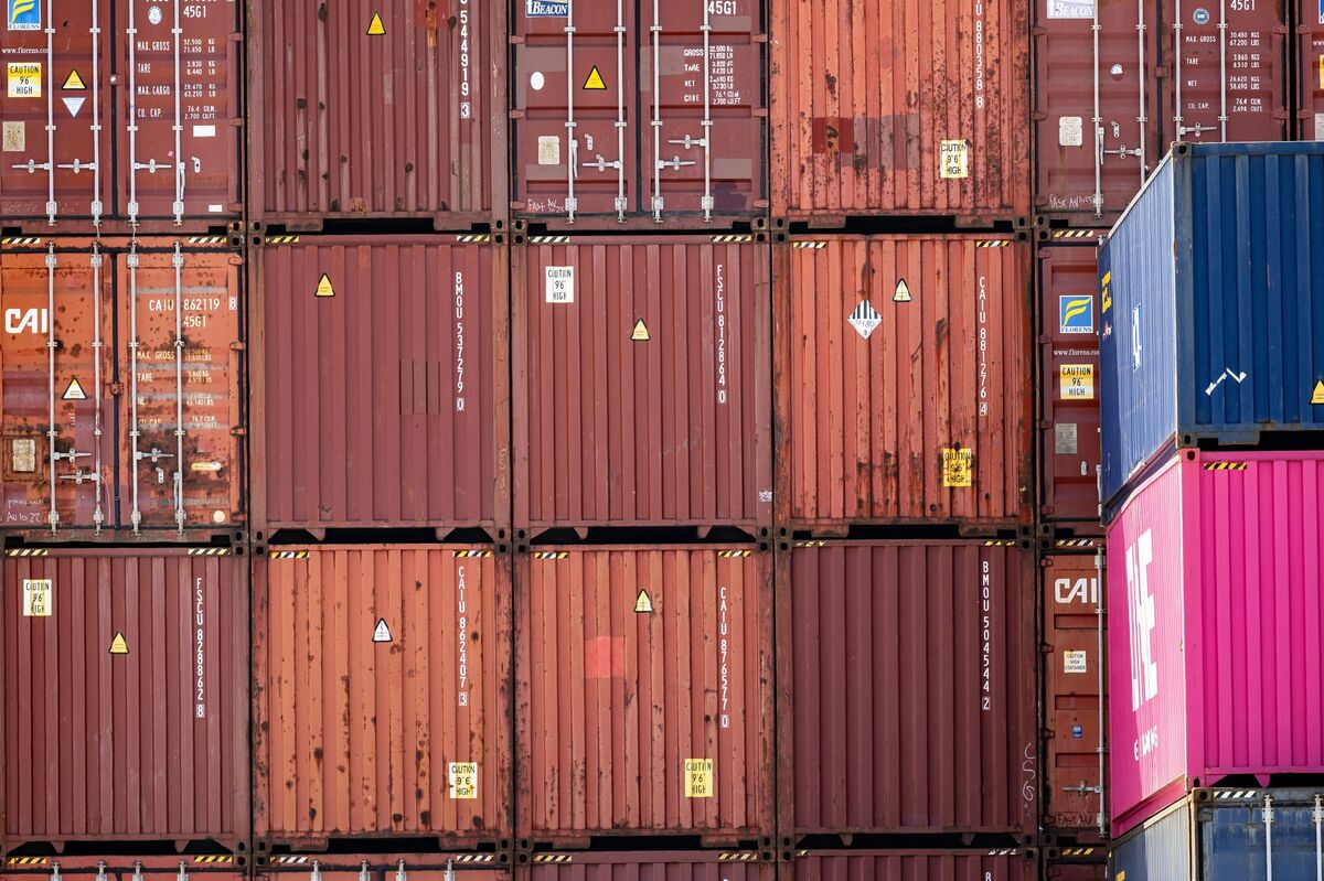 Trump Proposes New Levies of at Least 10% to Rebuild Tariff Wall