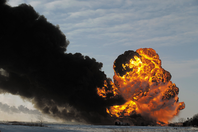 Oil Train Explosions: U.S. Regulators Slow to React - Bloomberg