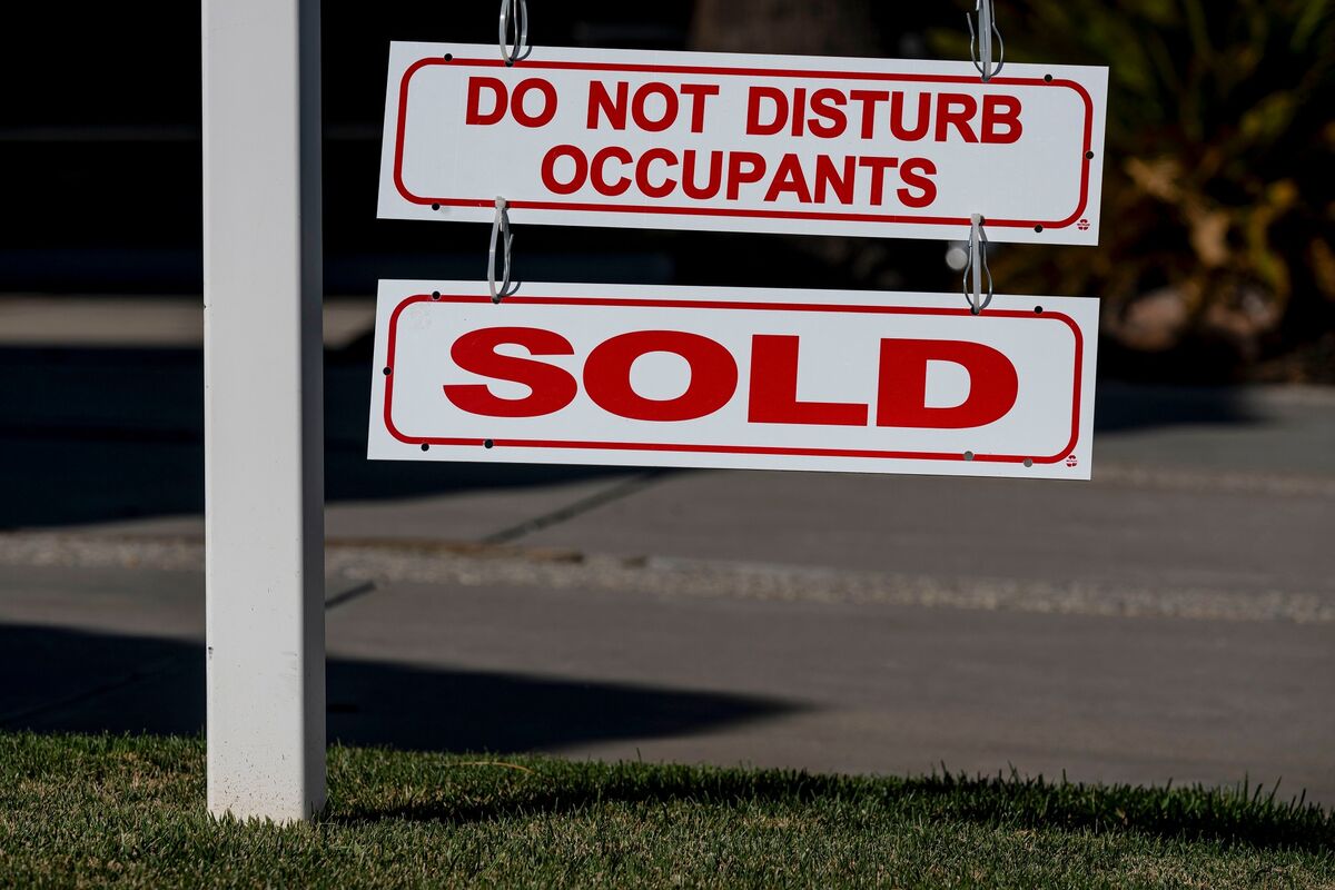 Why Cracks In The American Consumer Are Spreading Bloomberg Why Cracks In The American Consumer Are Spreading Bloomberg