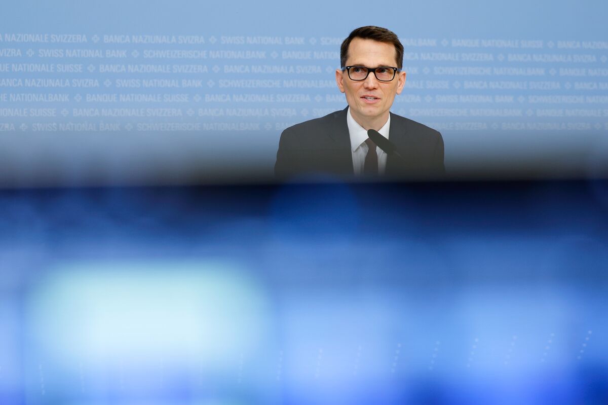 SNB Cut to Negative Would Be Much Bigger Step Than ‘Normal’ Reduction, Schlegel Says SNB Cut to Negative Would Be Much Bigger Step Than ‘Normal’ Reduction, Schlegel Says