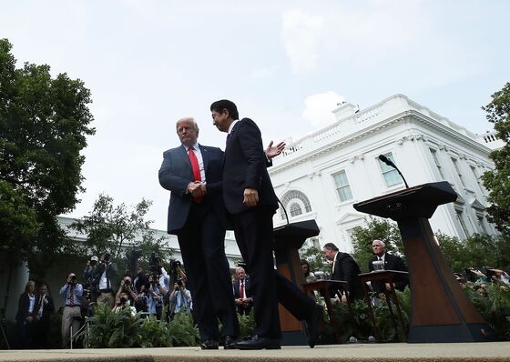 As China Trade War Boils, Trump Courts a Favorite Punching Bag