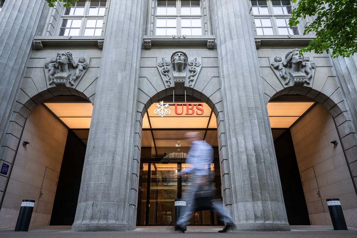 UBS Vows to Stand By Strategy After Swiss Capital Demands