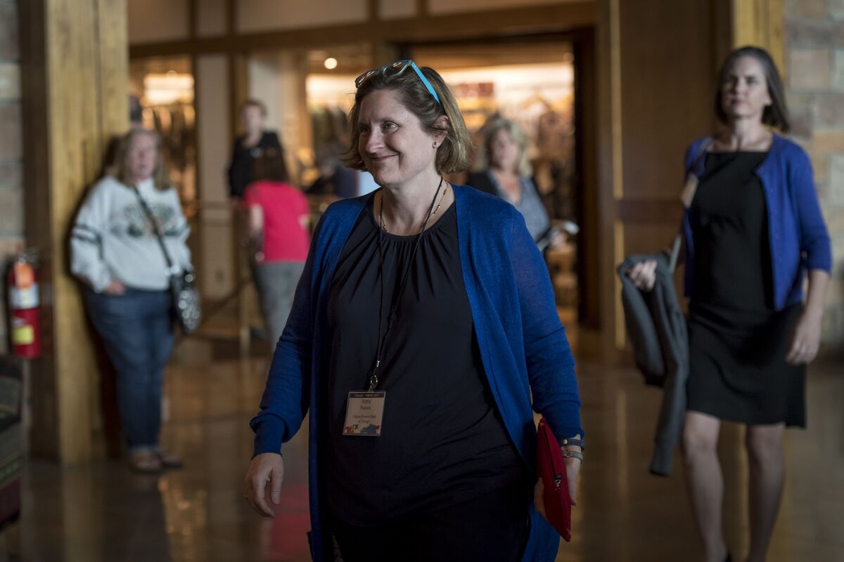 
                            Fed’s Paulson Says She’s Cautious on December Rate Decision