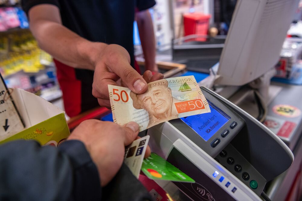 Risk of Cash Crunch Leads Sweden to Expand Handling of Banknotes 