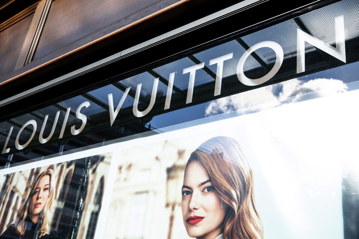 Louis Vuitton Fashion Photography proposes a journey through the