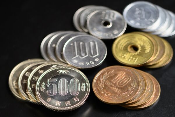 Japanese Banknotes and Coins As Yen's Weakness Broadens 
