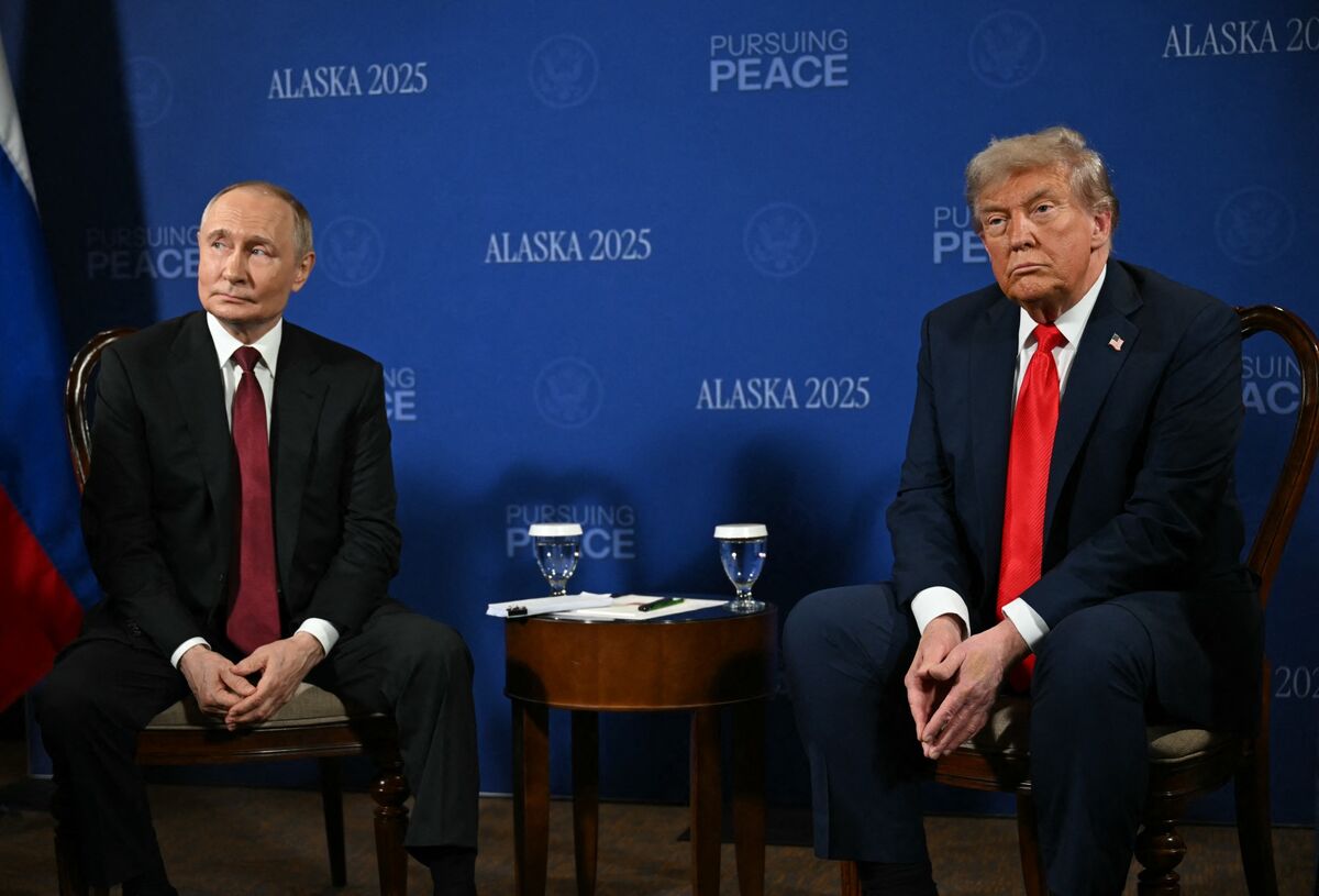 Trump Says Losing Patience With Putin, Eying Bank, Oil Sanctions