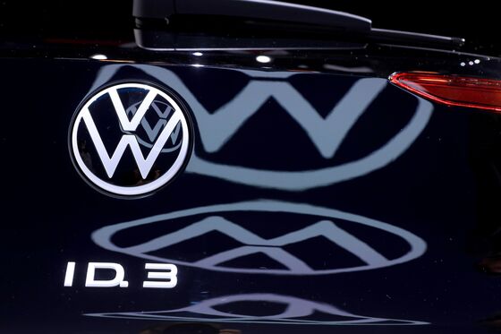 VW Unveils New Logo, Affordable E-Cars in Show of New Era