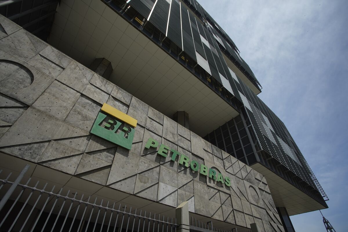 Petrobras Chair Returns to Board Divided by Rivalries