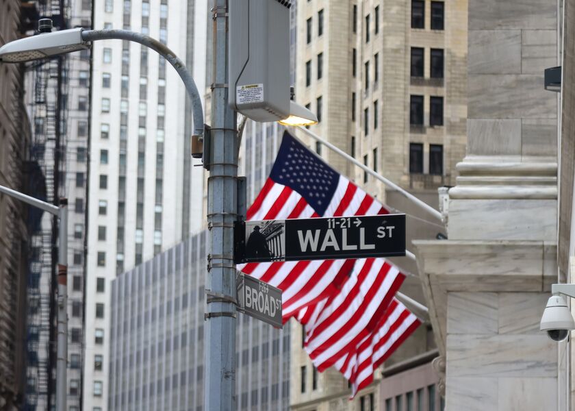 US Stocks Slump As Trump’s Threat To Fire Powell Adds Pressure