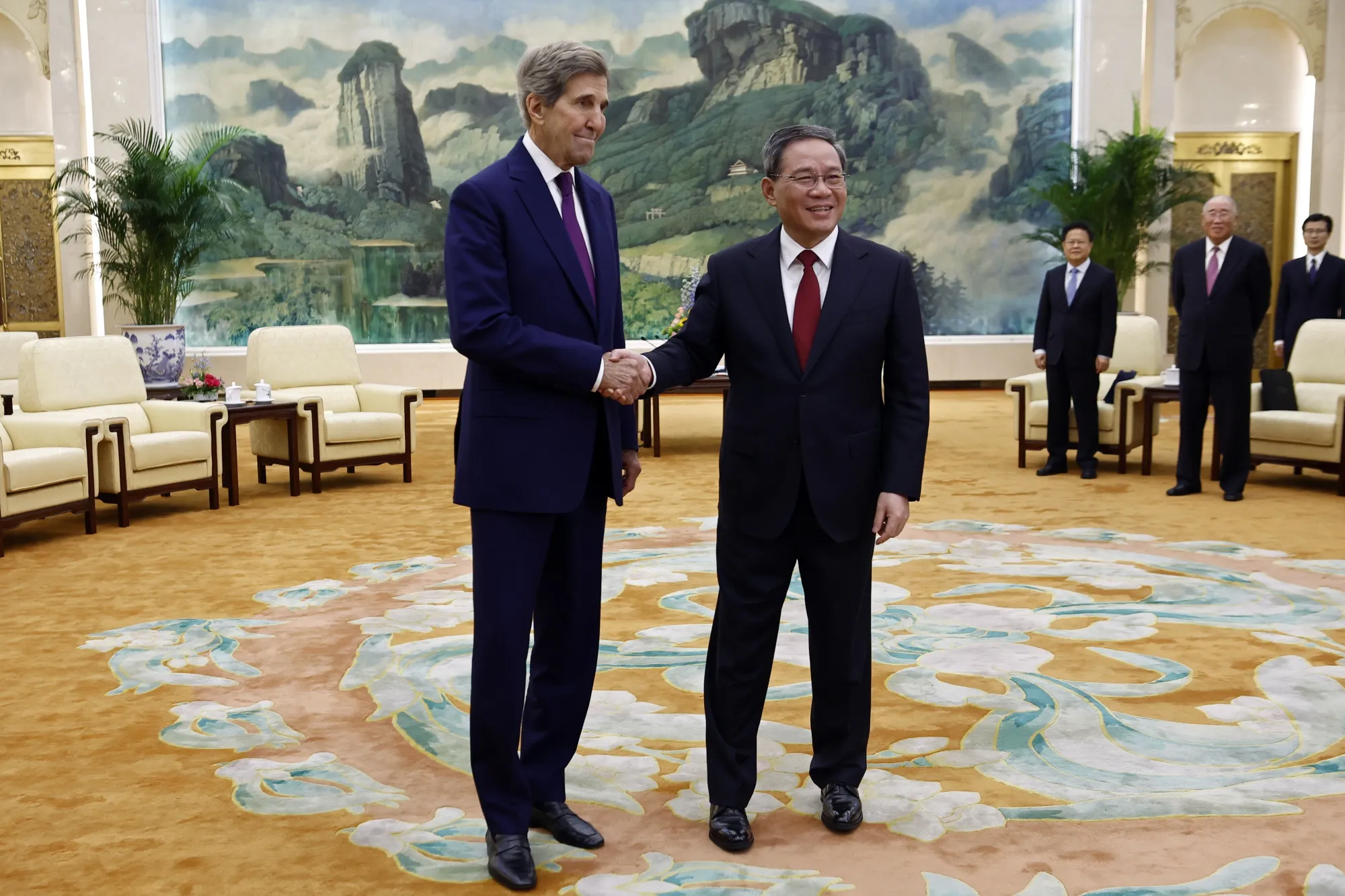 China’s Li Tells US’s Kerry That Nations Can Boost Climate Work - Bloomberg