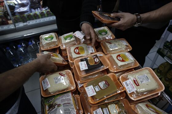 Turkish Food Fight Spreads With Fines, Raids as Inflation Stings