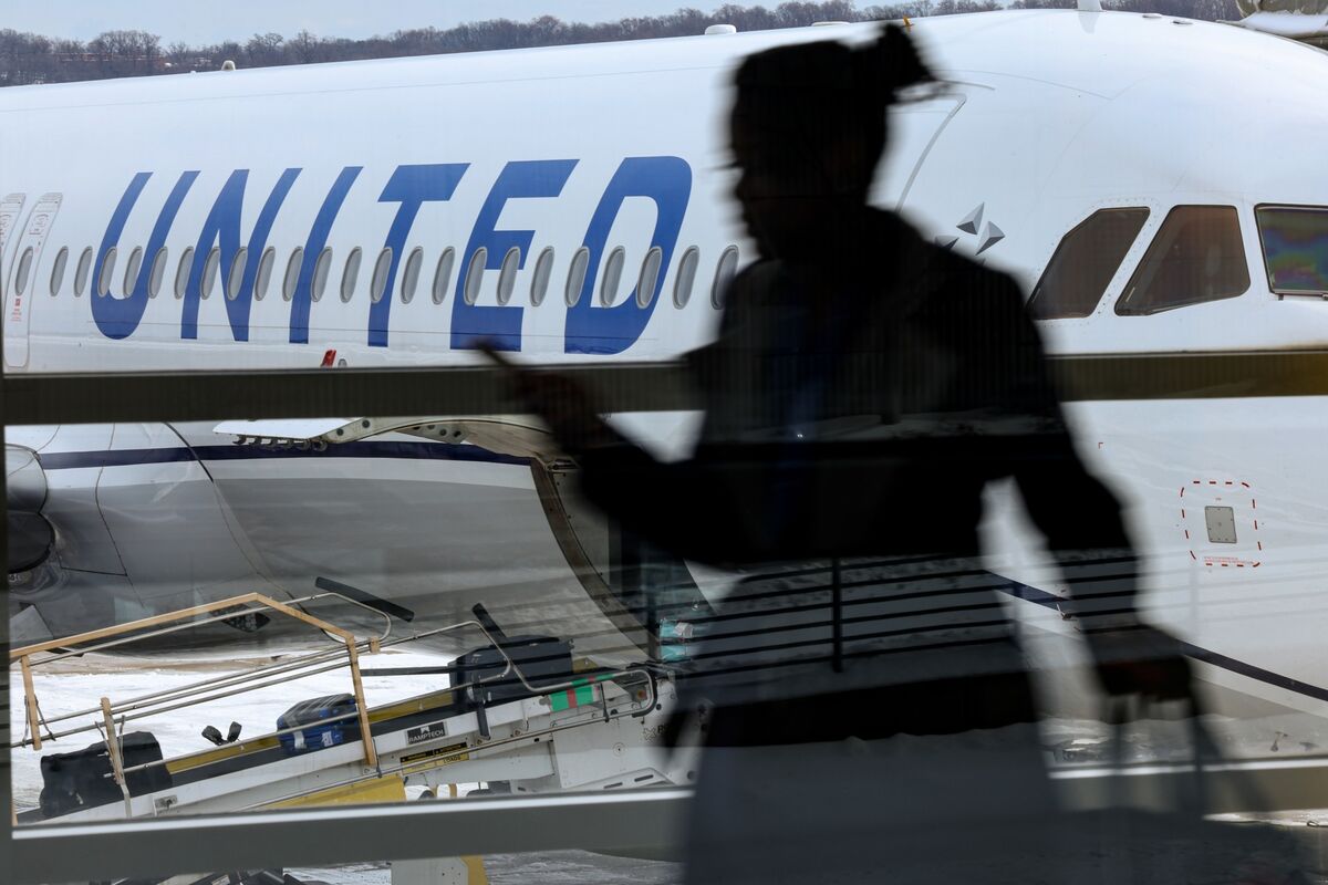 bloomberg.com - Sri Taylor - United Airlines CEO Says Affluent Passengers Are Still Spending