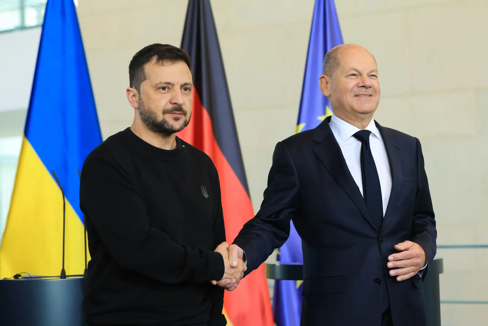 Volodymyr Zelenskiy, Ukraine's president, left, and Olaf Scholz, Germany's chancellor.
