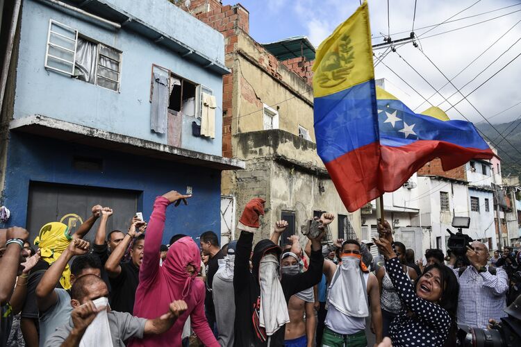 Venezuela Detains Rebel Guardsmen Sparking Protests In Caracas