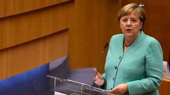 WTO Wades Into Vaccine Feud as Merkel, Pharma Balk at Biden Plan