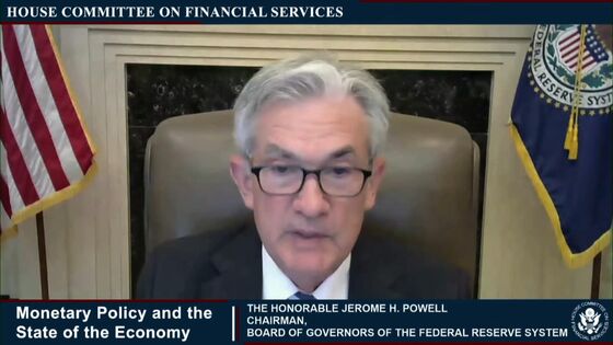 Fed Says Economy Strengthening Amid Disruptions, Labor Shortages