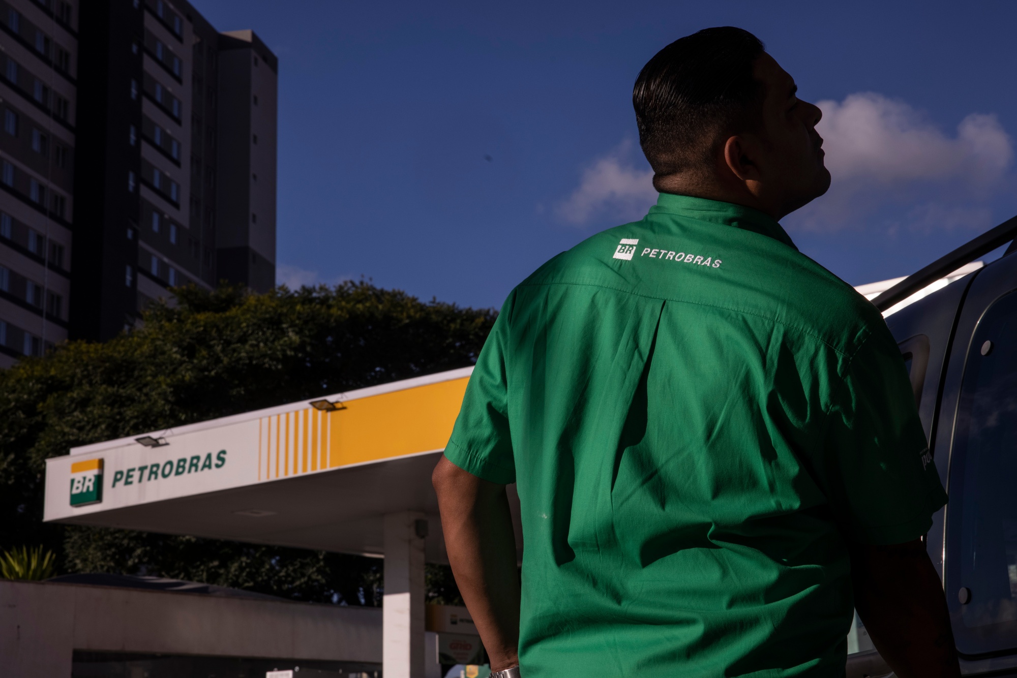 Brazil's Petrobras Cuts Dividends After Political Outcry, Lower Prices ...