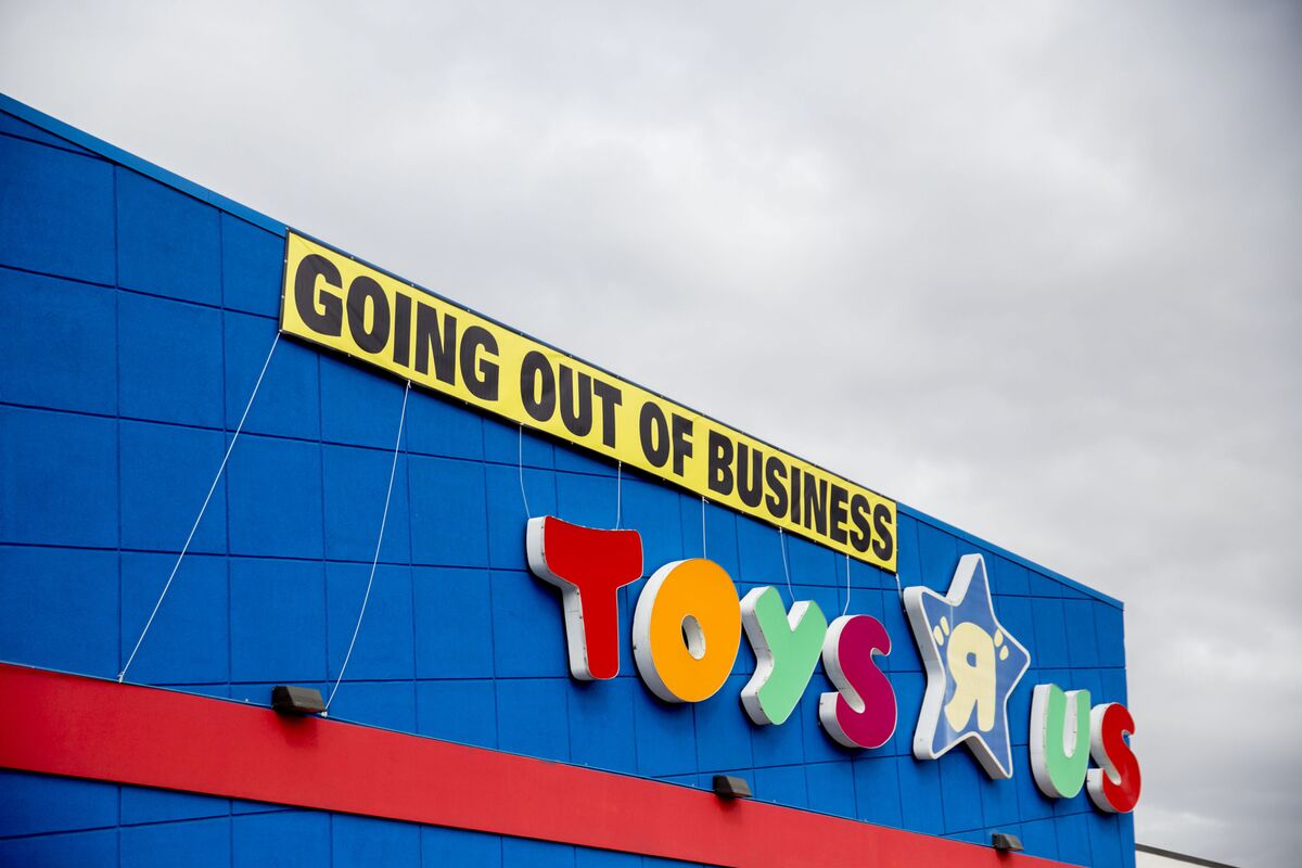 Toys 'R' Us Workers to Seek Higher Priority Status for Severance