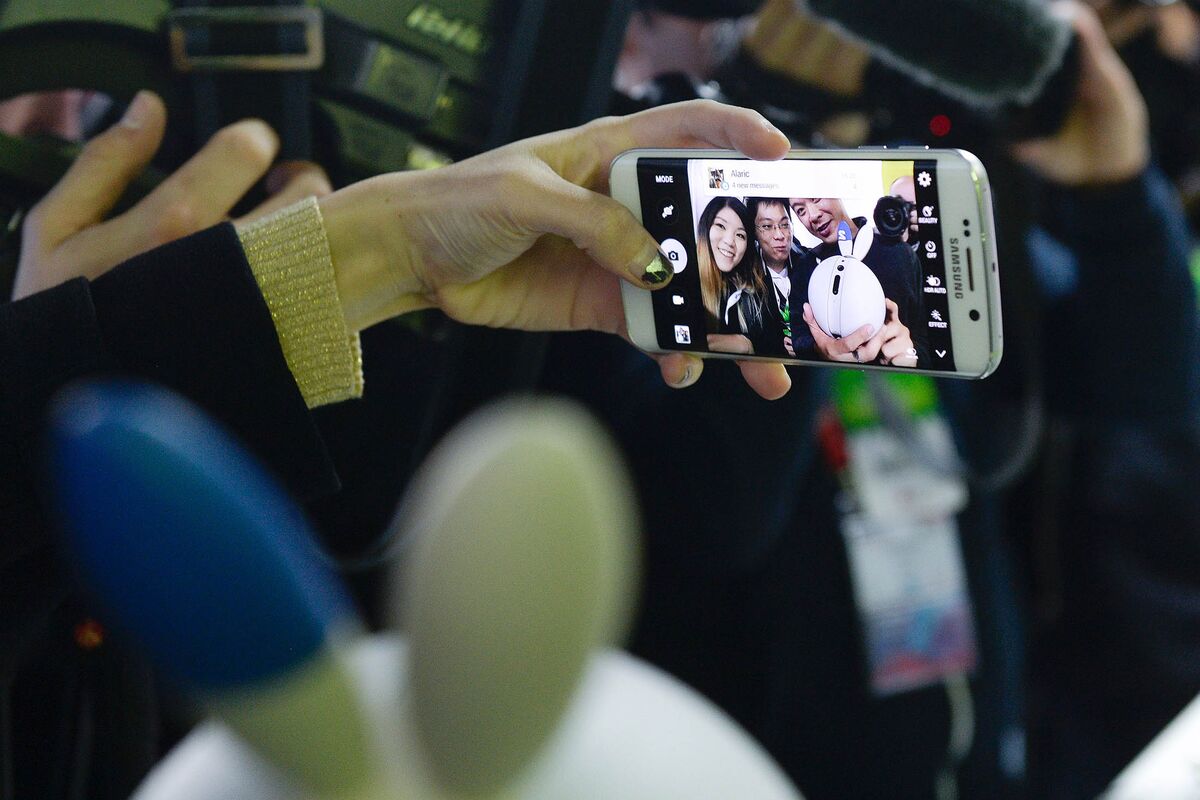 Selfie TouchUp App Meitu Gauges Interest in 750 Million IPO Bloomberg