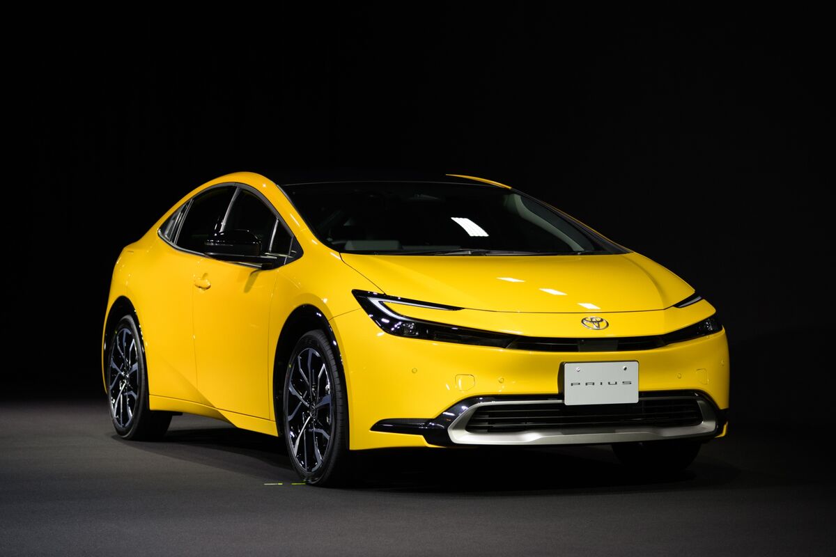 With Electric Cars Prices High The Hybrid Isn t Going Anywhere Yet 