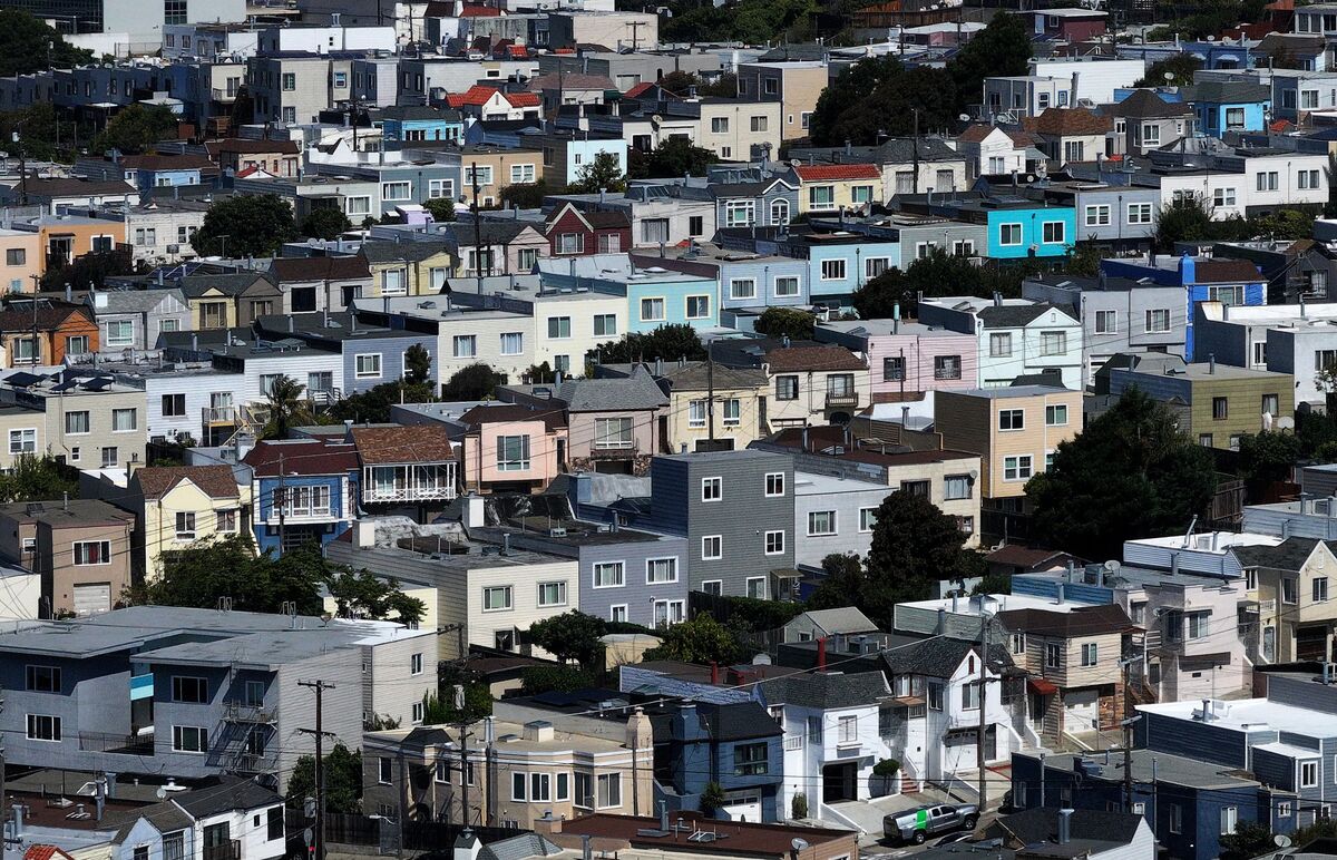 AI’s Two-Minute Home Refinancings Menace Mortgage Bond Returns