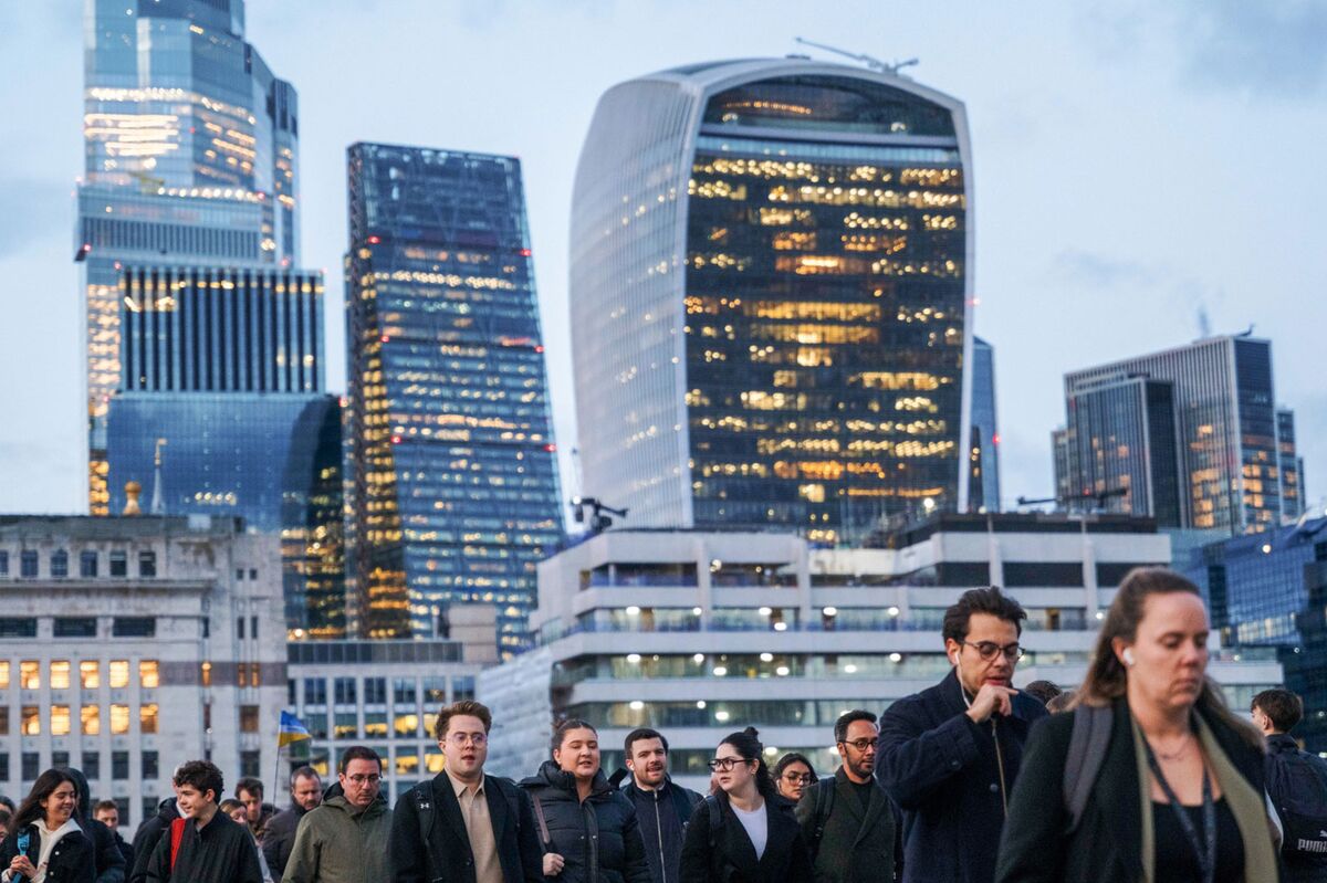 UK Unemployment Rate Climbs to 5-Year High, Wages Cool