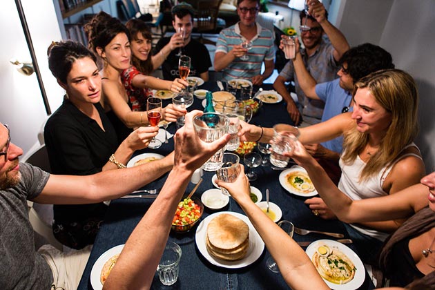 It Turns Homes Into Restaurants And Tests Food Laws Boundaries It Turns Homes Into Restaurants And Tests Food Laws Boundaries Bloomberg
