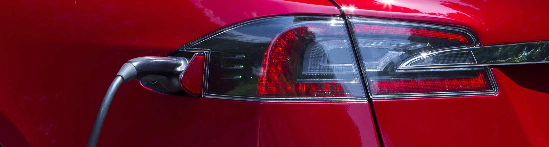 1471229937_tesla lede
