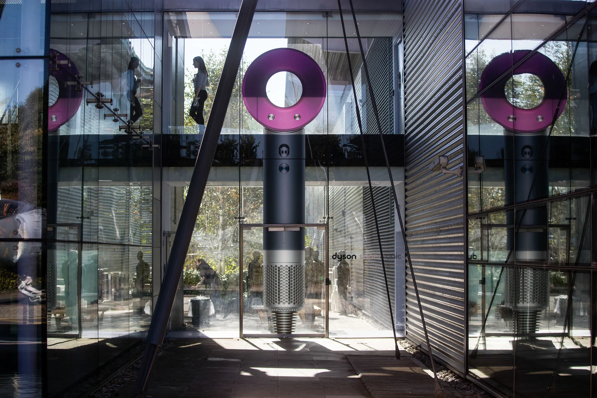 Dyson Picks Singapore to Build Electric Cars Rivaling Tesla