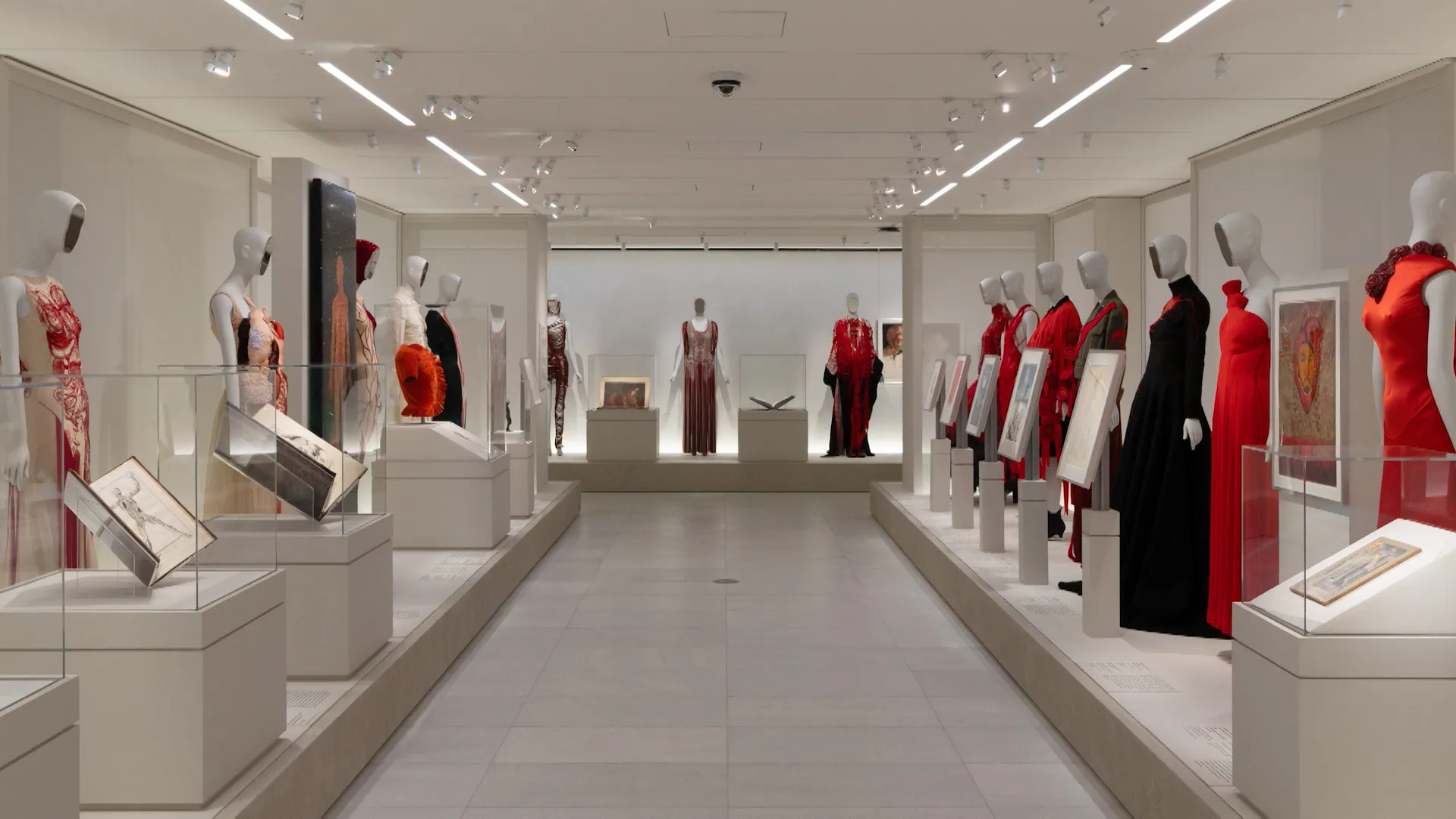 Watch Exploring The Met's New "Costume Art" Exhibit - Bloomberg