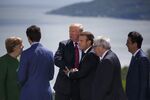 U.S. President Donald Trump, center left, shakes hands with Emmanuel Macron, France's president, center right, after standing for a family photograph during the G7&nbsp;Leaders Summit in La Malbaie, Quebec, Canada, on&nbsp;June 8, 2018.