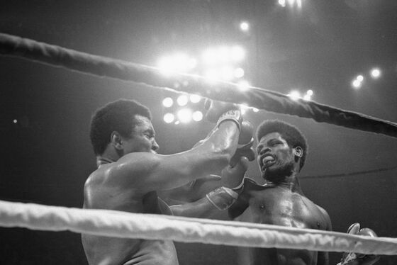 Leon Spinks, Boxer Who Took Title From Muhammad Ali, Dies at 67