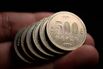Japanese Yen Outpaces Dollar to Hold Currency Crown